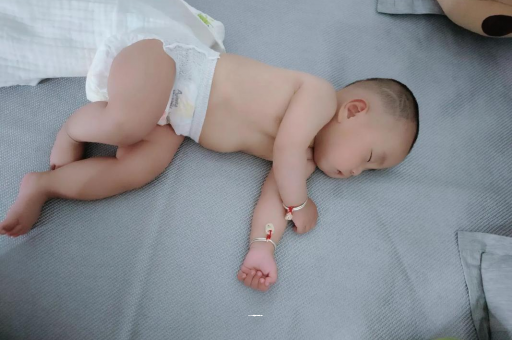 拉萨几个月宝宝会抬头